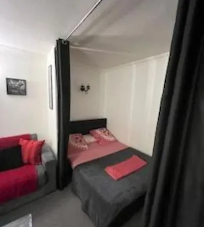 Studio Centre Avec Terrasse