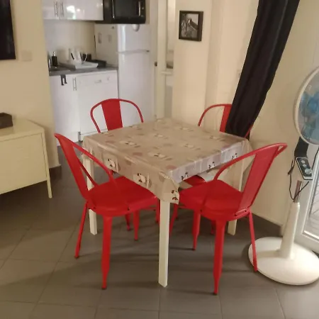 Studio Centre Avec Terrasse Apartment